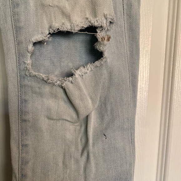 Distressed Skinny Jean - Picture 4 of 7